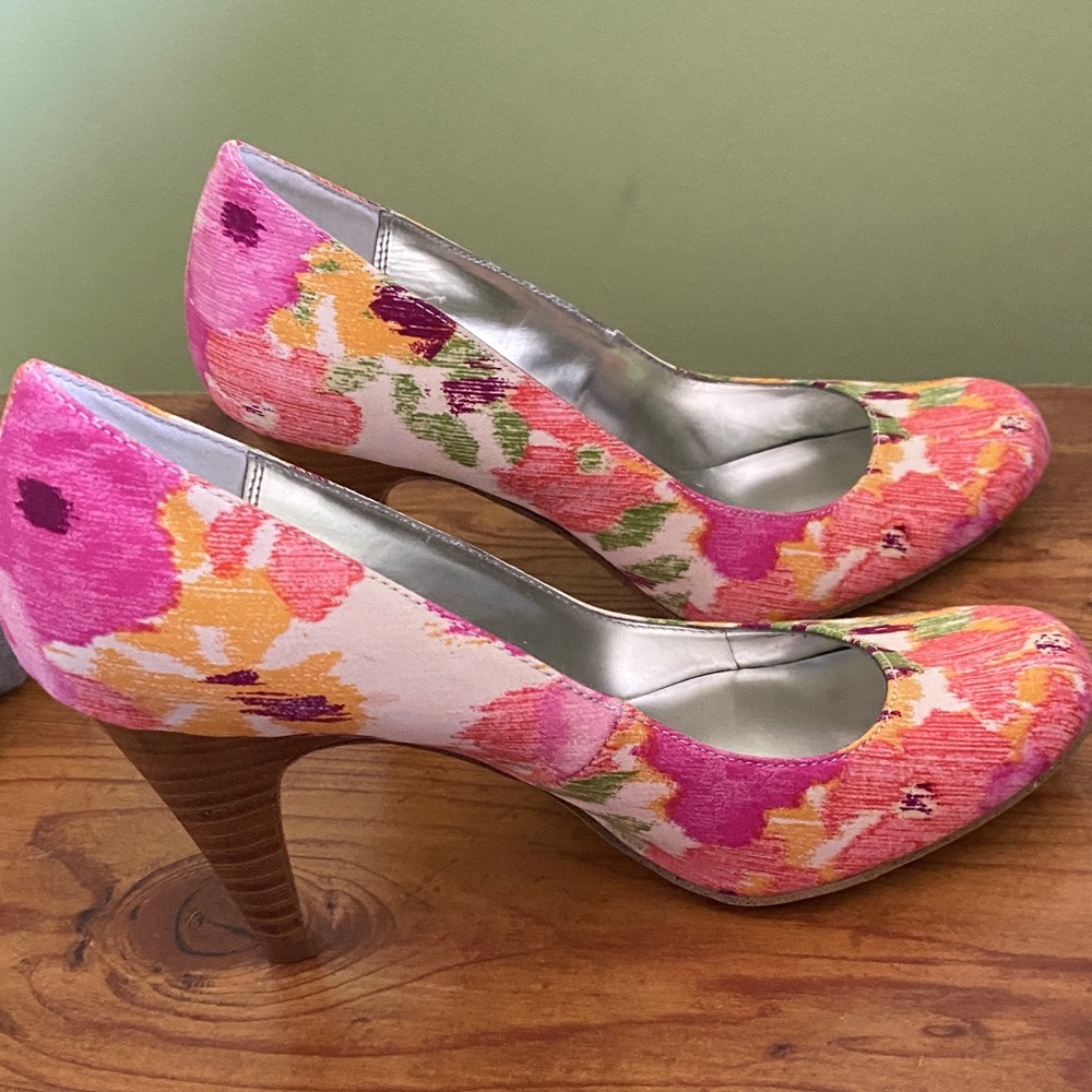 🔥Bundle 10 for $20🔥 Style & Co. Pink Floral Pattern Pump Heels - Picture 3 of 6